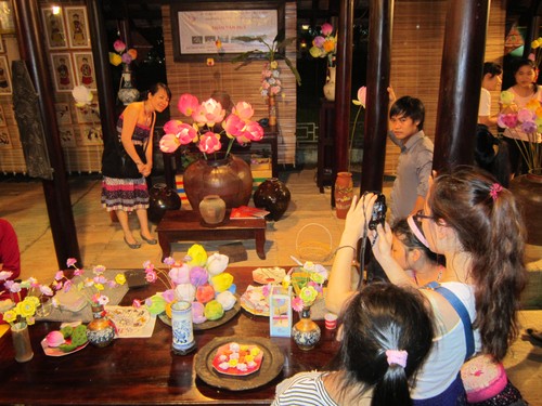 Hue craft festival draws 65,000 tourists - ảnh 1